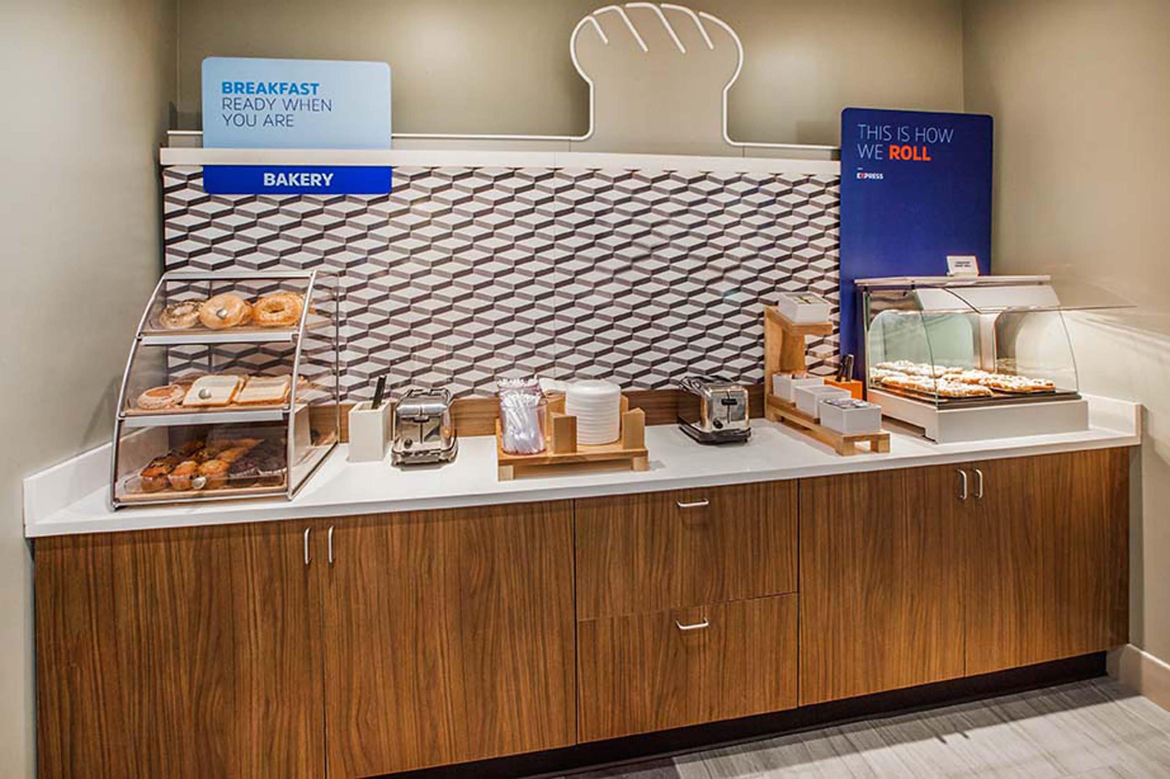 Holiday Inn Express Hotel & Suites Greenville-I-85 & Woodruff Road By Ihg Dış mekan fotoğraf